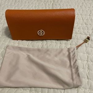 Case for oversized sunglasses